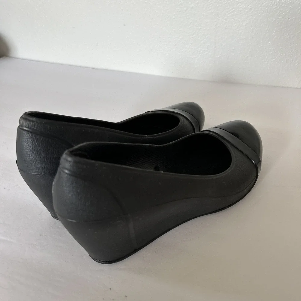 Crocs Wedge Womens Heels‎ Black Croslite Patent Detail Sandals Cap Toe Comfort 7